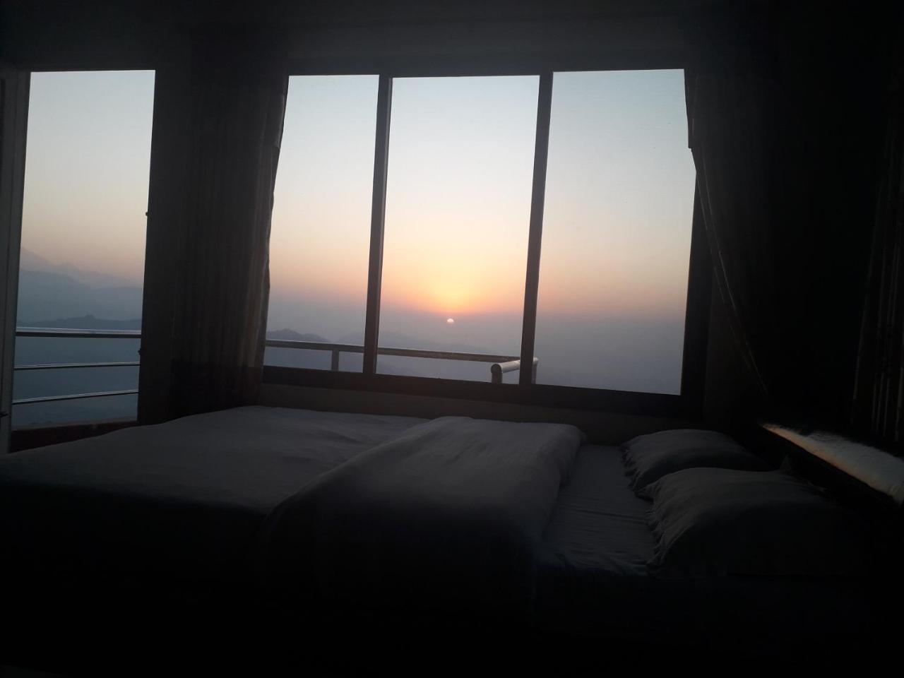 Himalayan Crown Lodge Pokhara Zewnętrze zdjęcie